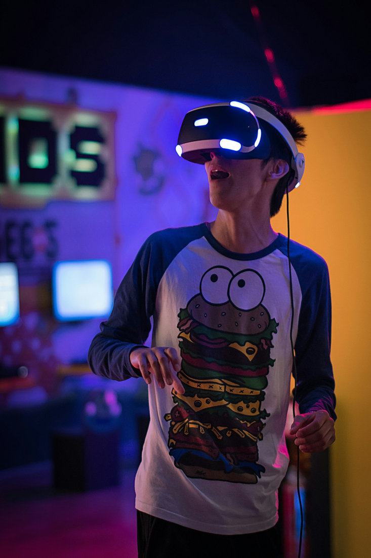 Adult learner practising a task with a virtual reality headset