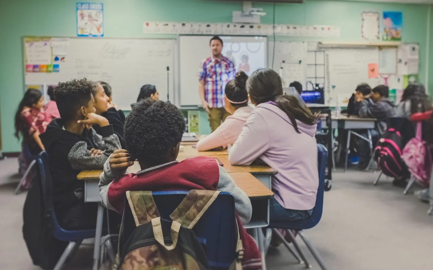 Teacher leading a classroom while students learn together
